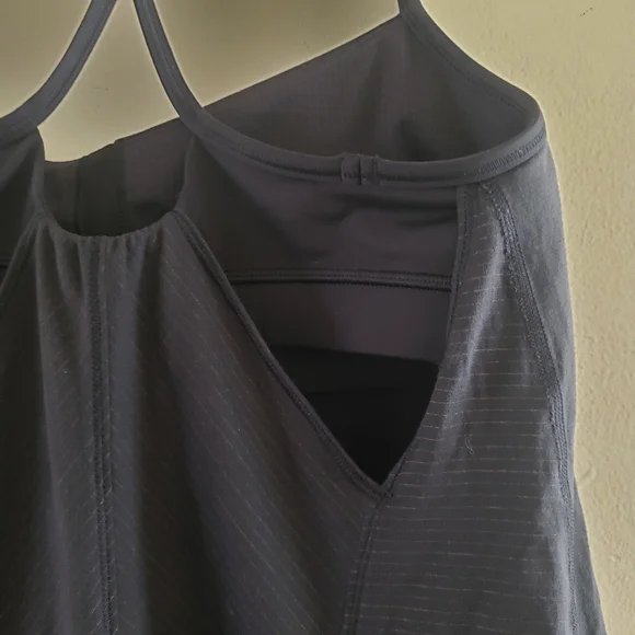 Lululemon Tank With Built In Bra - Racerback Size 8 - Picture 7 of 11